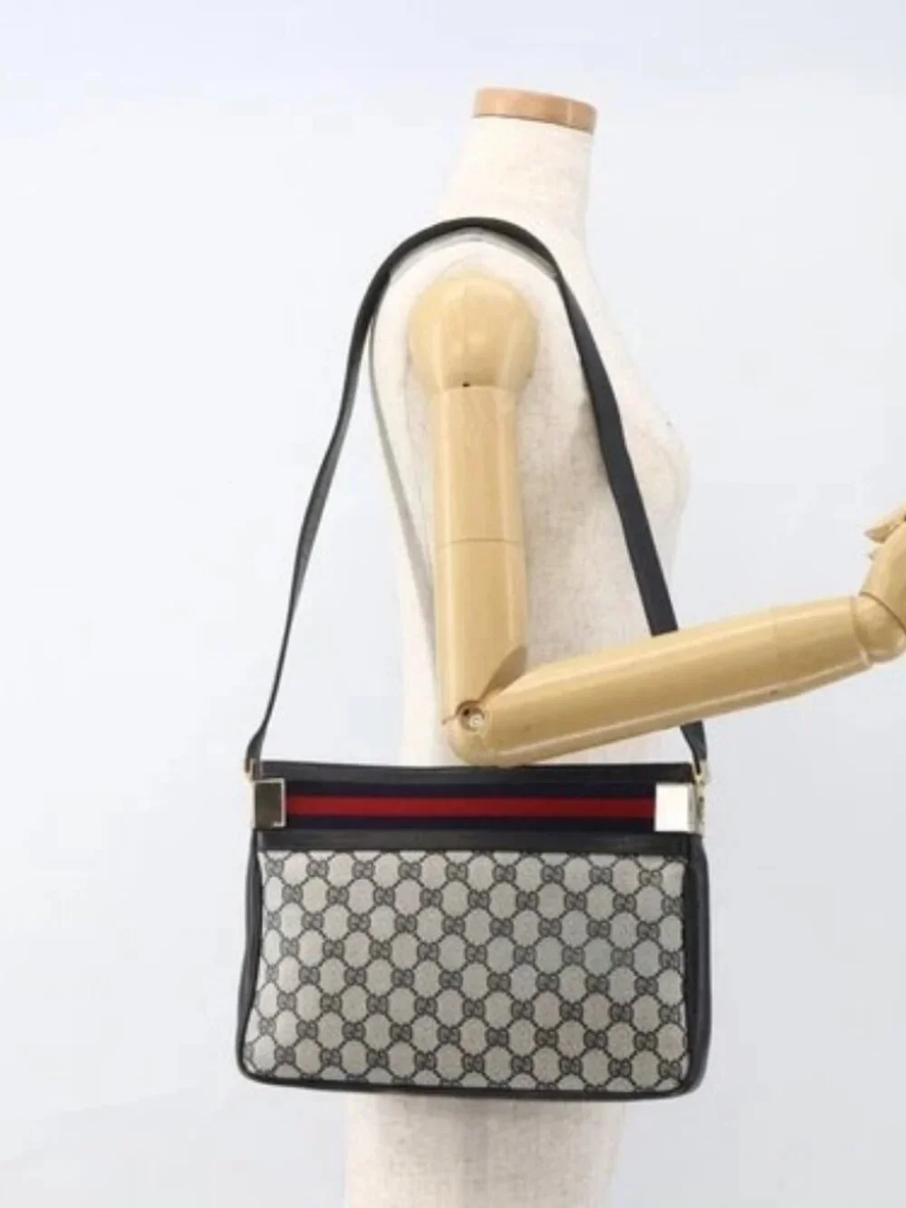 Gucci brand	gucci color	navy